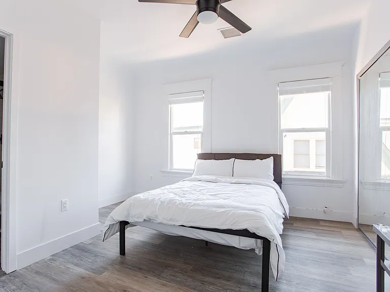 1160 W 37th St #5 — Photo 24