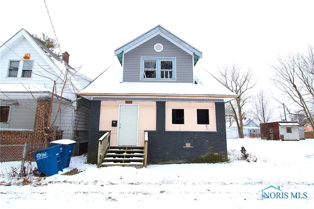 1839 Norwood Ave photo 1