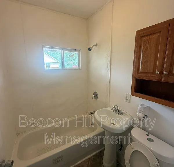 9904 North Blvd — Photo 8