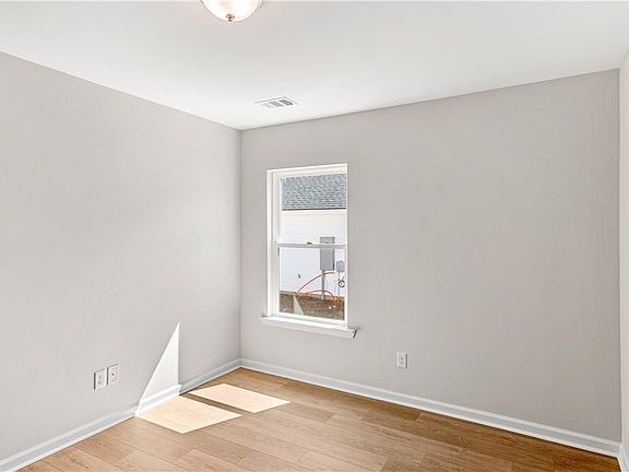 3rd image of 309 Somera Lane
