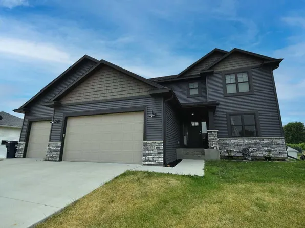 812 Rodeo Dr SE, Pine Island, MN 55963