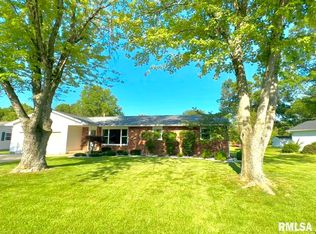 15 Crestwood Ln, Centralia, IL