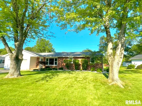 15 Crestwood Ln, Centralia, IL 62801