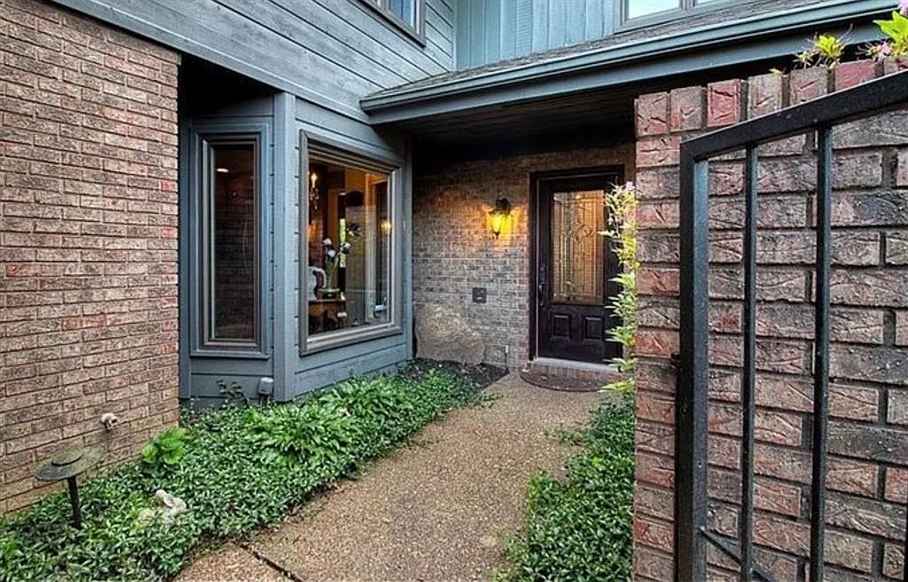 3 bed, 2.5 bath, $2,500 — Photo 2