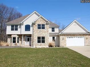 6655 Strathmore Dr, Valley View, OH 44125