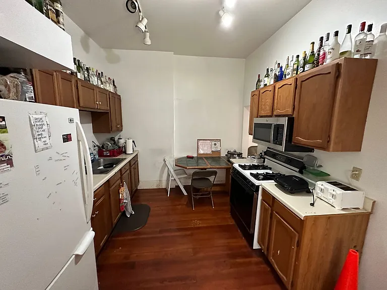 269 Emming St — Photo 5