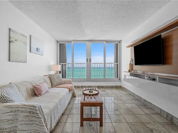 5803 Calle Jose M Tartak Condominio Racquet Clb #1001, Carolina, PR 00979