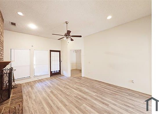 3rd image of 414 W Oak St