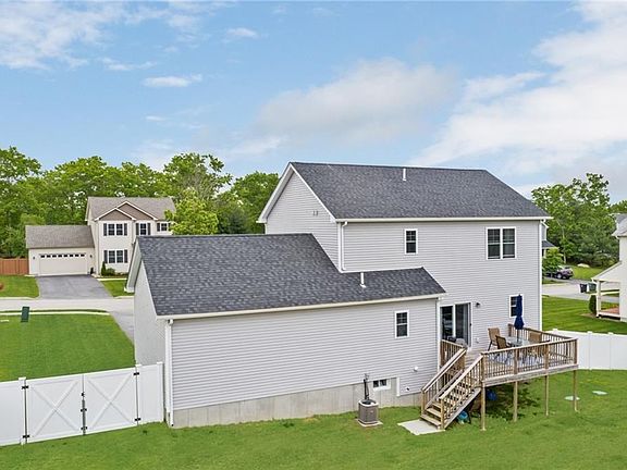 3rd image of 72 Teakwood Dr W