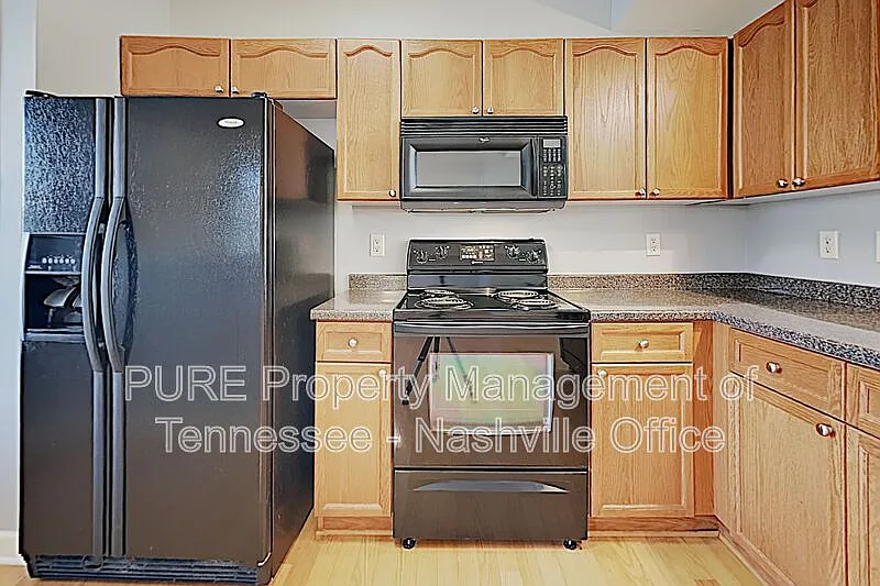 2 bed, 2.5 bath, 1332 sqft, $1,765 — Photo 3