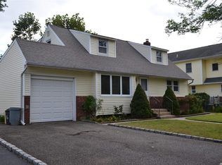 6 Colonial Dr, Farmingdale, NY 11735