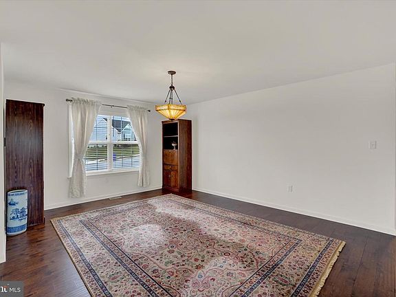 3rd image of 613 Rishel Dr