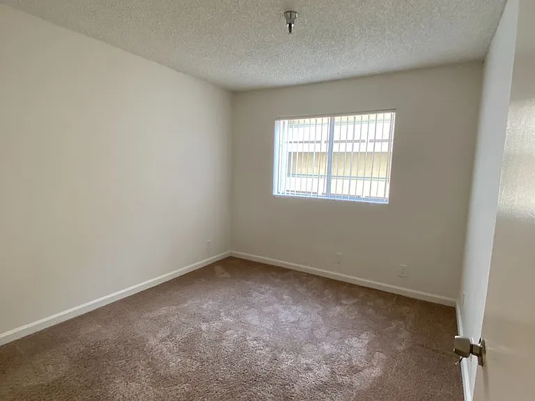 B & B Apartments — Photo 27