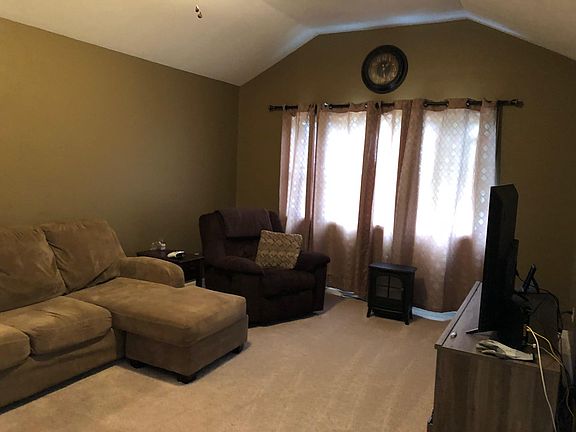 5th image of 161 Lees Ave