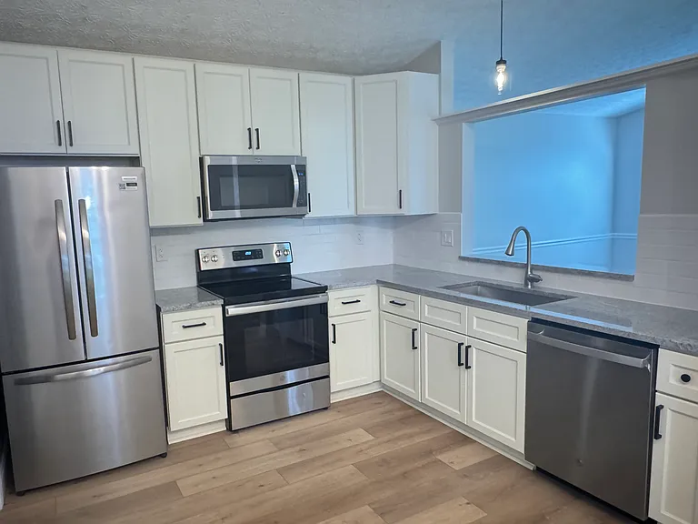 1201 Clement Dr — Photo 4