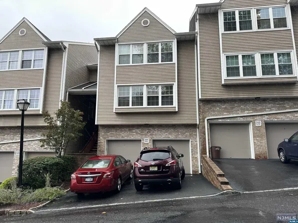 581 Windsor Dr #803, Palisades Park, NJ 07650