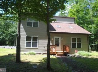 5377 Conoquenissing Dr, Pocono Lake, PA