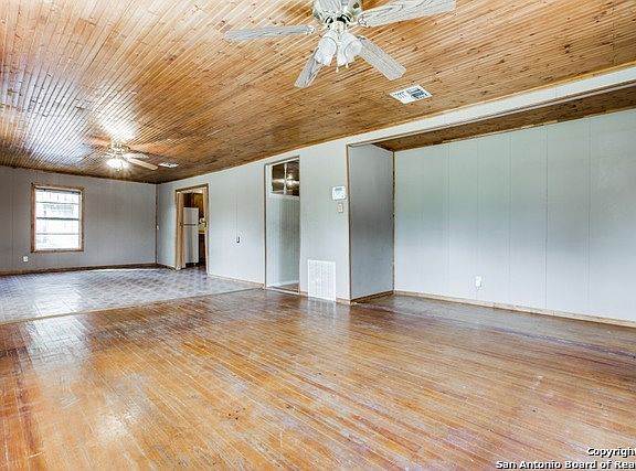4th image of 1123 W Vestal Pl