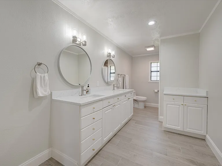 304 Oak Dr — Photo 7