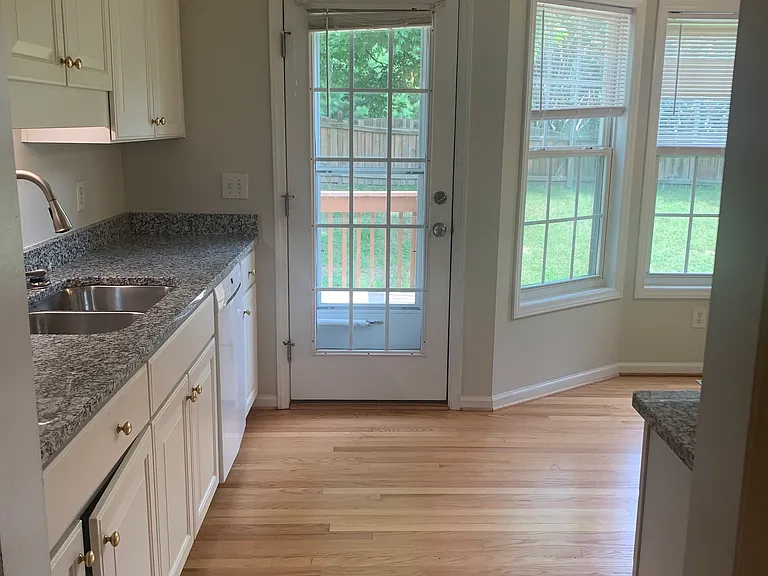 5401 Phillipsburg Dr — Photo 9