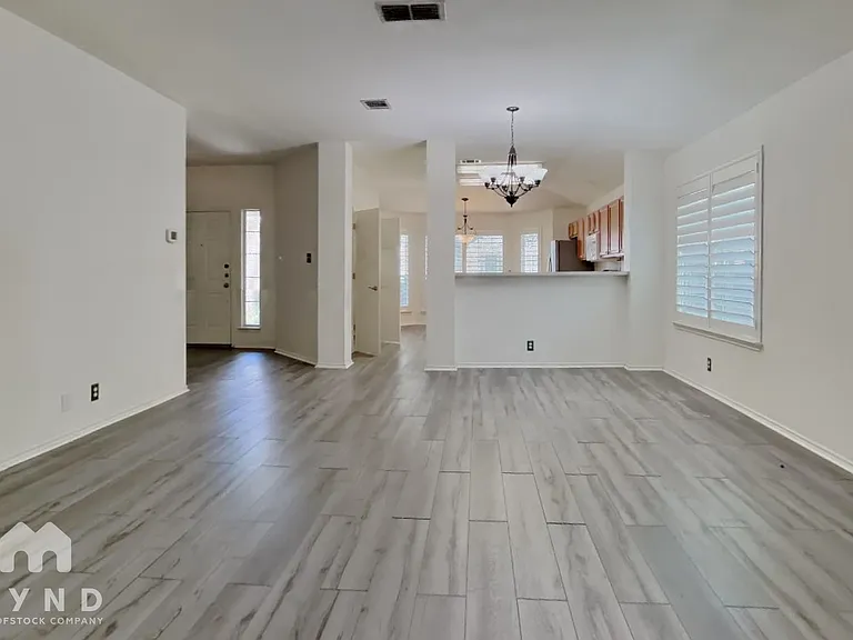 4611 Echo Lake Dr — Photo 5