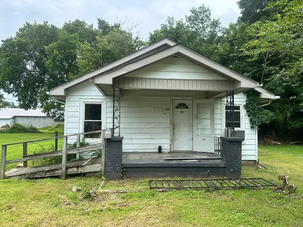 212 S 1st St, Mayfield, KY 42066