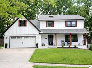 808 S Taylor St, Papillion, NE 68046