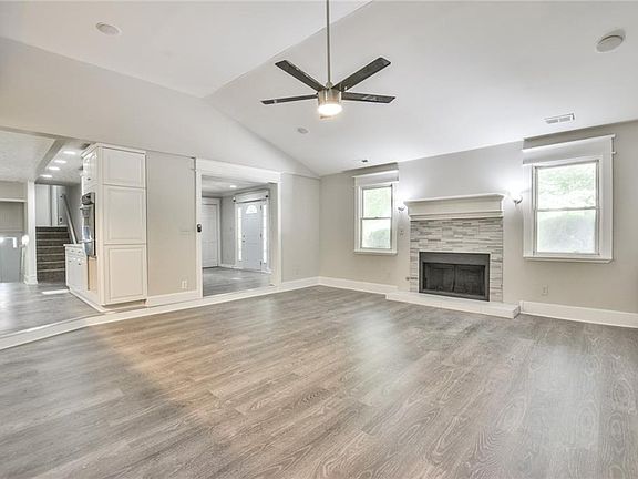 2nd image of 3851 Chattahoochee Dr