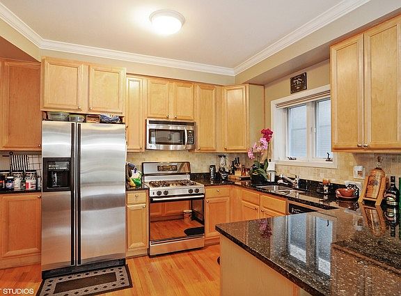 3rd image of 2737 N Southport Ave #2