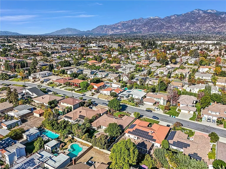452 W Winnie Way — Photo 37