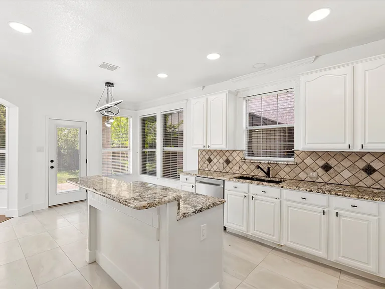3309 Grantham Dr — Photo 5