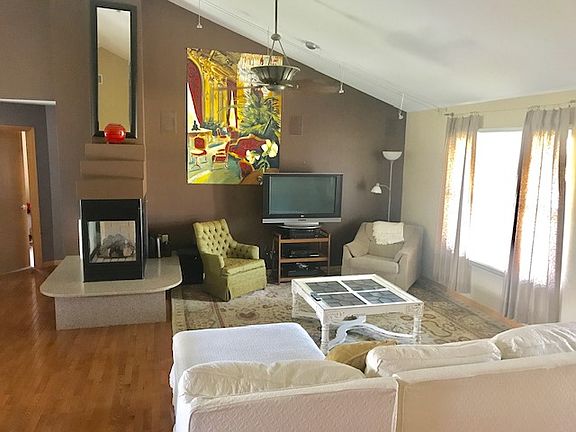 Great room, 3-sd fireplace