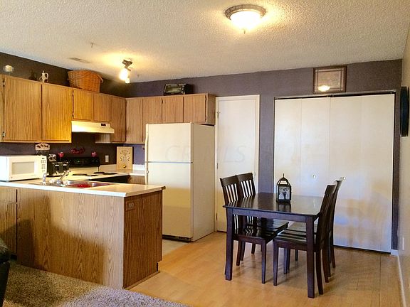 3rd image of 584 Moull St APT A