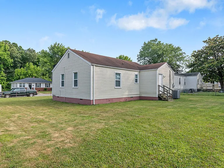 503 Woodfin Rd — Photo 19