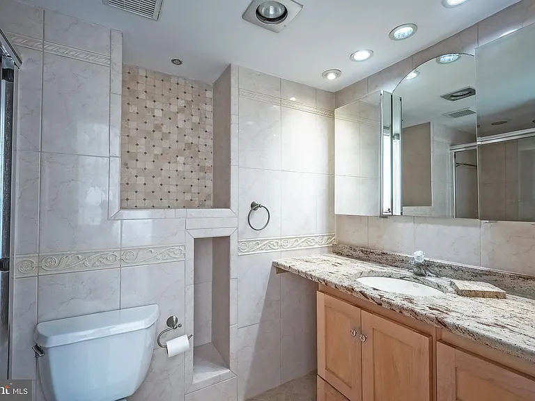 1800 Old Meadow Rd #1712A — Photo 32