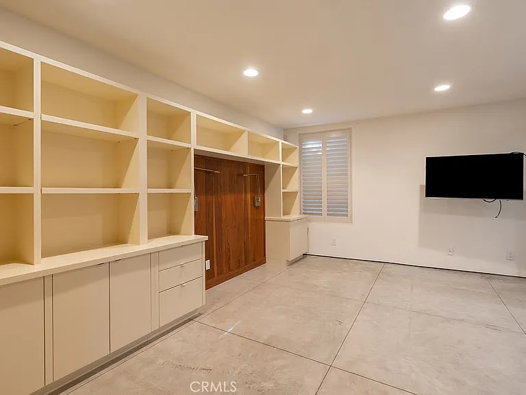 920 Skyline Dr — Photo 52