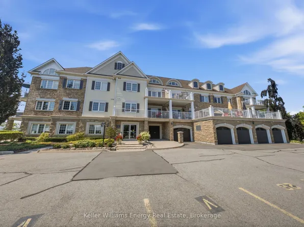 395 Lakebreeze Dr #308, Clarington, ON L1B 0A5