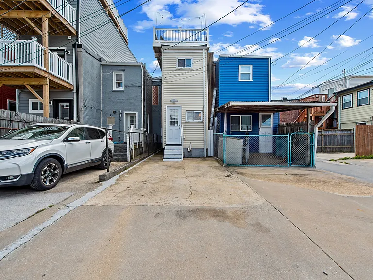 8 E Randall St — Photo 23