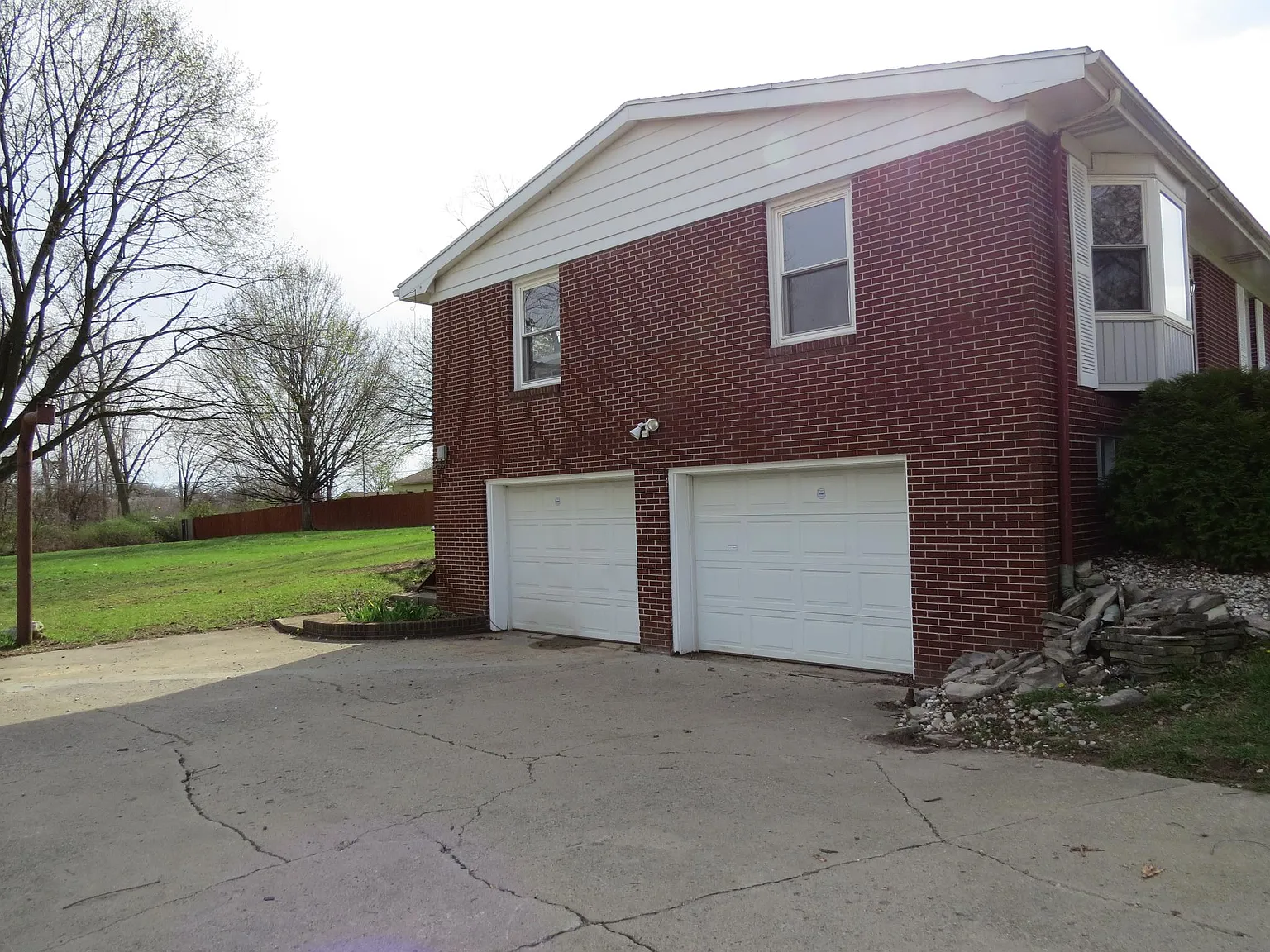 3 bed, 1.5 bath, 2072 sqft, $1,700 — Photo 2