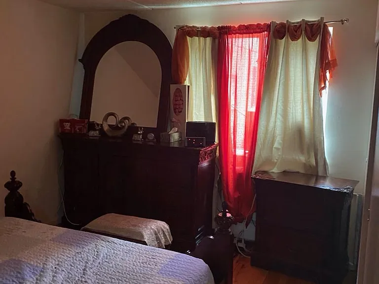 Merriam Ave — Photo 1