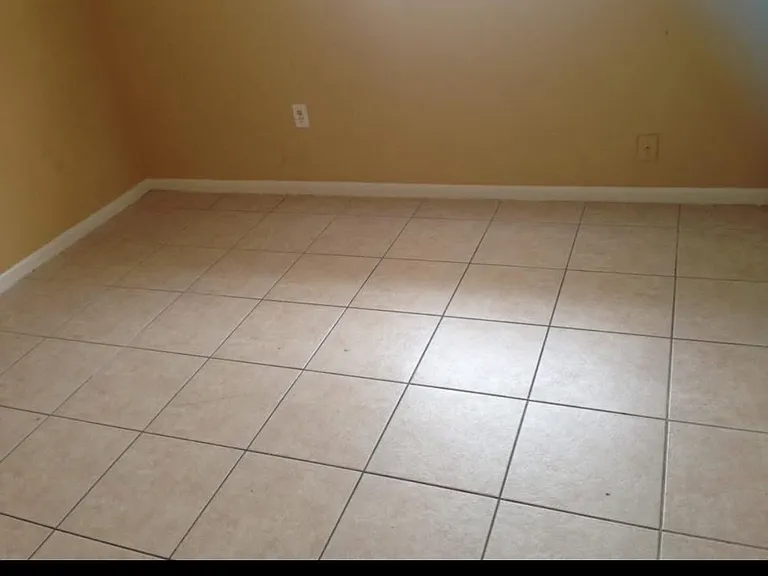 2402 Virginia Dr — Photo 9