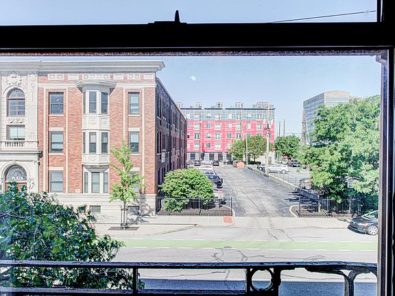 4th image of 919 N Pennsylvania St APT 301