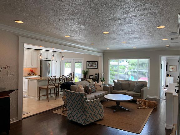 4th image of 640 Geneva Pl