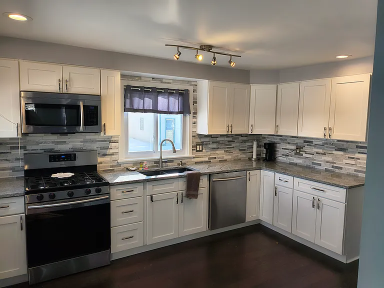 997 Edgemere Dr — Photo 15