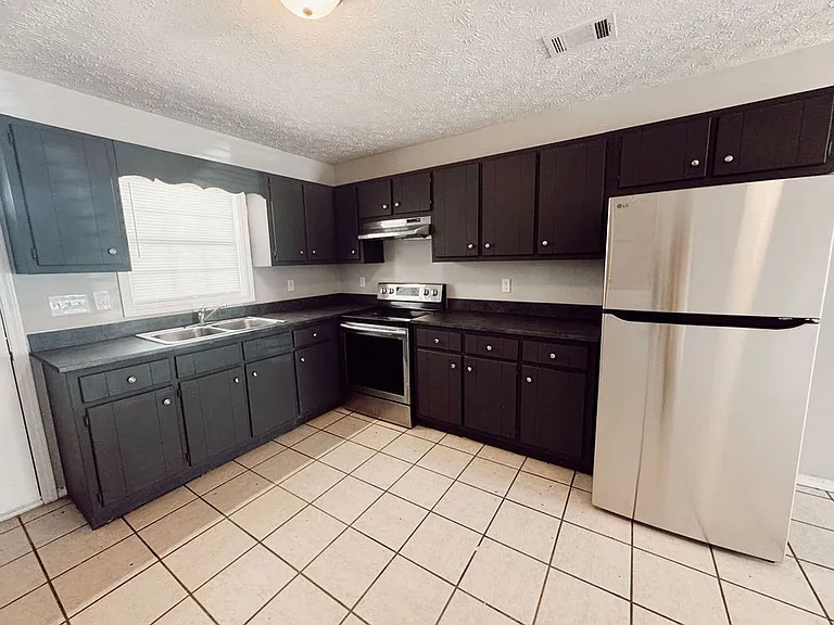 Valley View Apartments — Photo 77