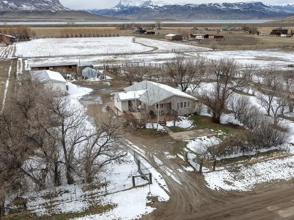 15 Cedar Mountain Dr, Cody, WY 82414