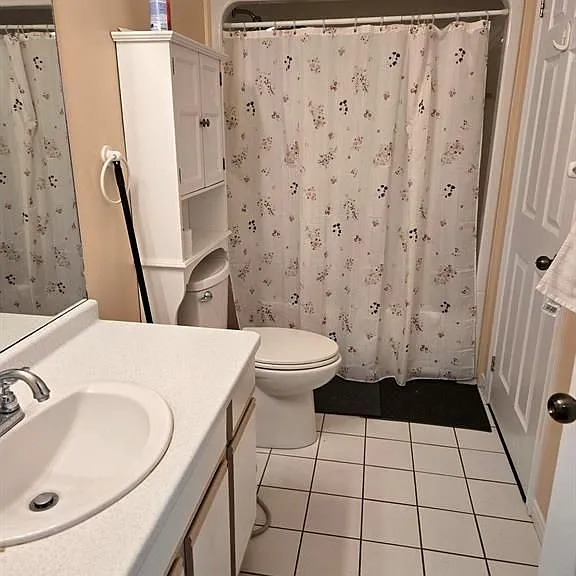 1504 Fuller Cres — Photo 6