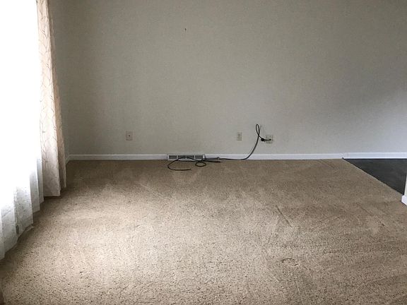 5th image of 105 Garfield Ave