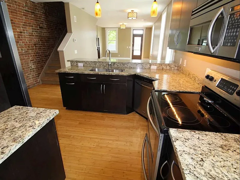 636 S Pearl St — Photo 7