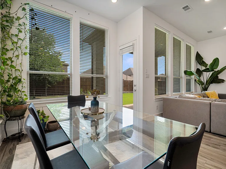 1429 Bluebonnet Ln — Photo 10